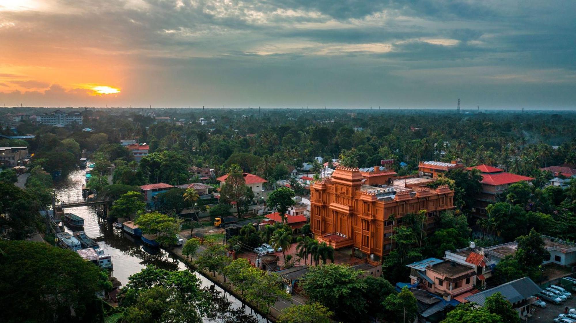 Haveli Backwater Resort Alappuzha Exterior foto